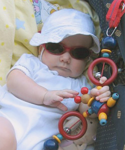 Husk solbriller på babyen!